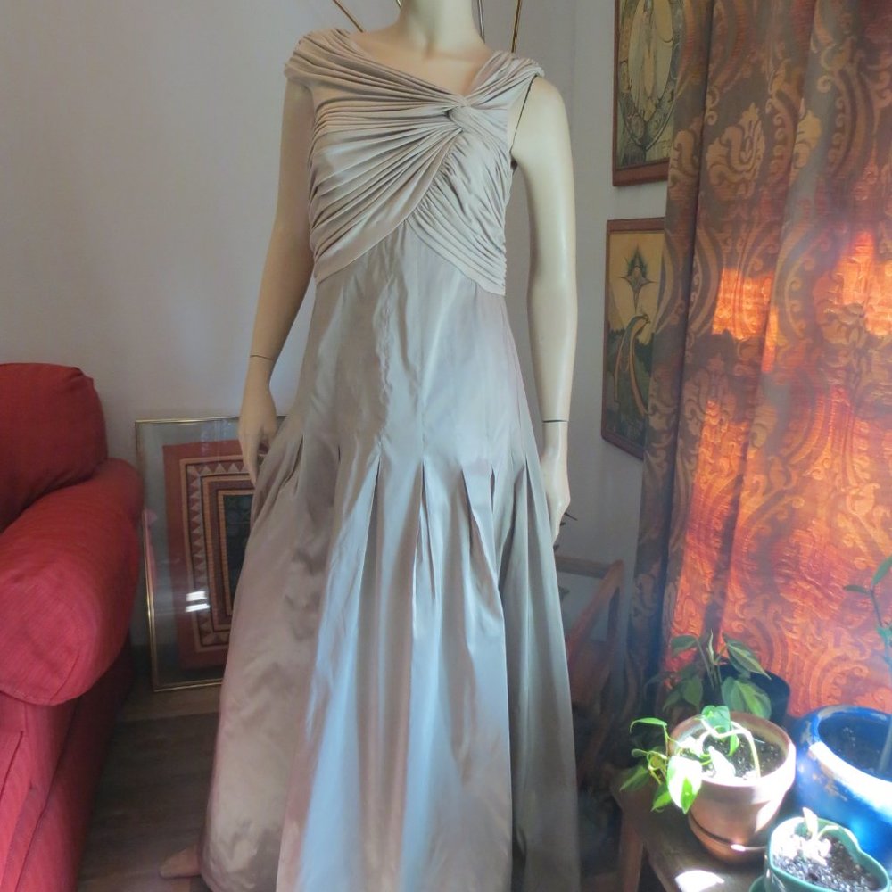 Vintage Tadashi Collection Formal Dress Evening Wear Medium Sleeveless Ball Gown
